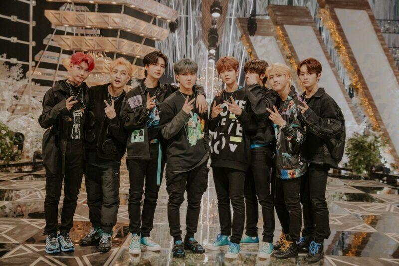 Группа Stray Kids