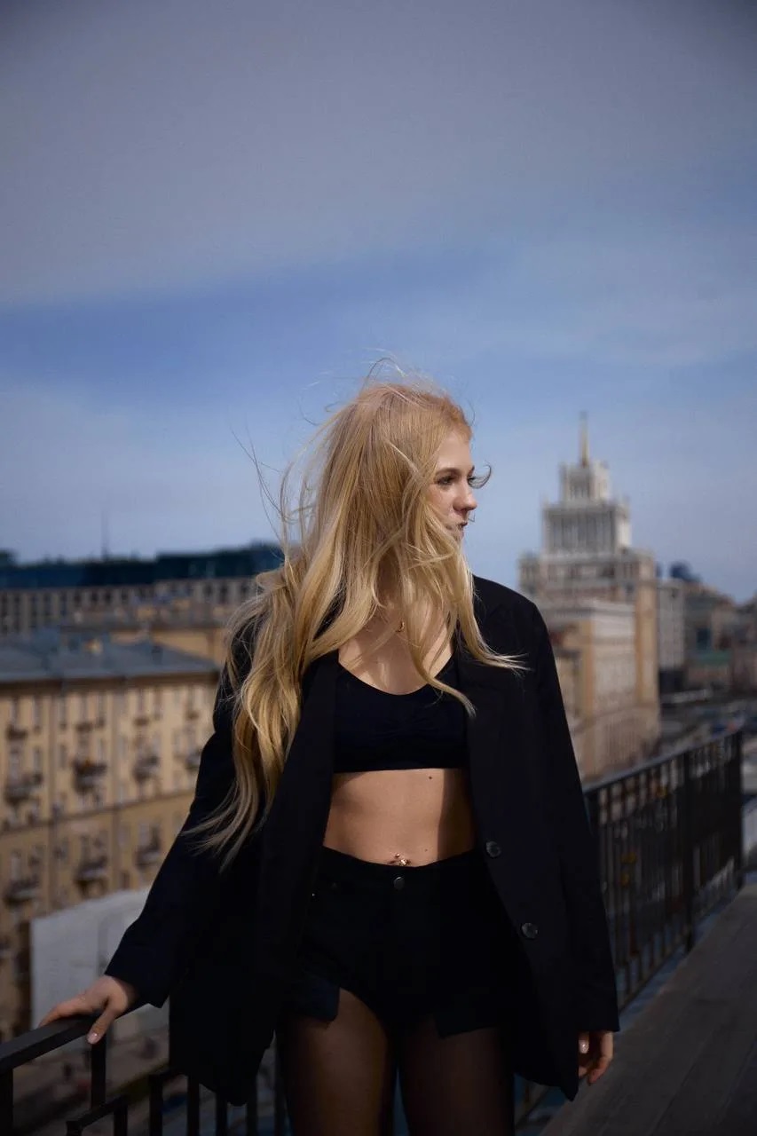 Александра Игнатова (Трусова) устроила модельную фотосессию в Санкт-Петербурге